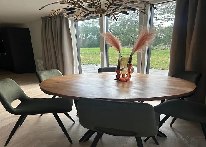 Nice Holiday Home In Boutique Park, Ulicoten
