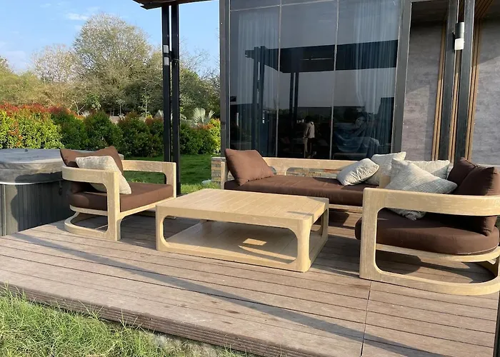 Bankroft 7 - Peaceful Retreat With Jacuzzi In Hyderabad By Homeyhuts