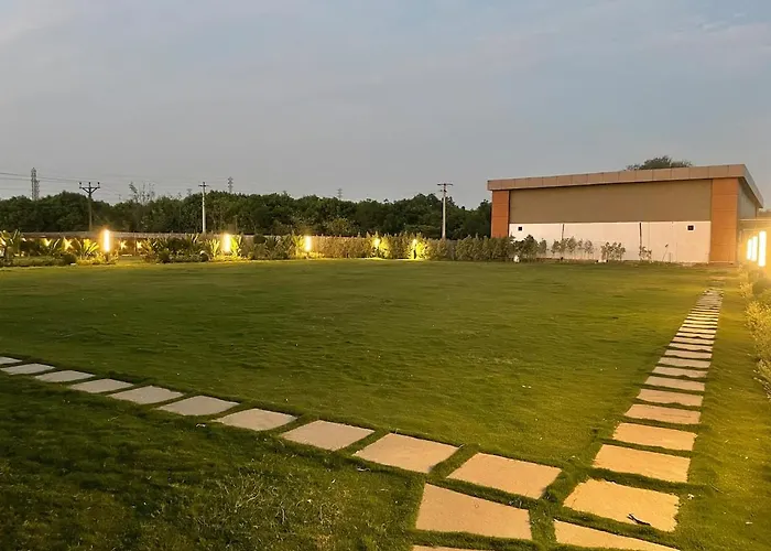 Bankroft 1 - Cozy Luxury Cabin With Outdoor Jacuzzi In Hyderabad By Homeyhuts