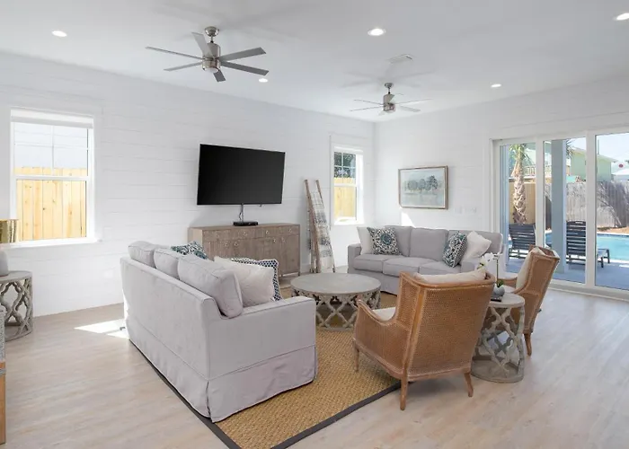 Experience Luxury At Four Suns, An 8-Bedroom Retreat In Destin