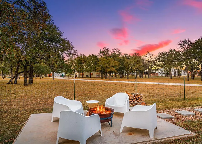 Lyndon'S Lodge - Hot Tub & Fire Pit Fredericksburg