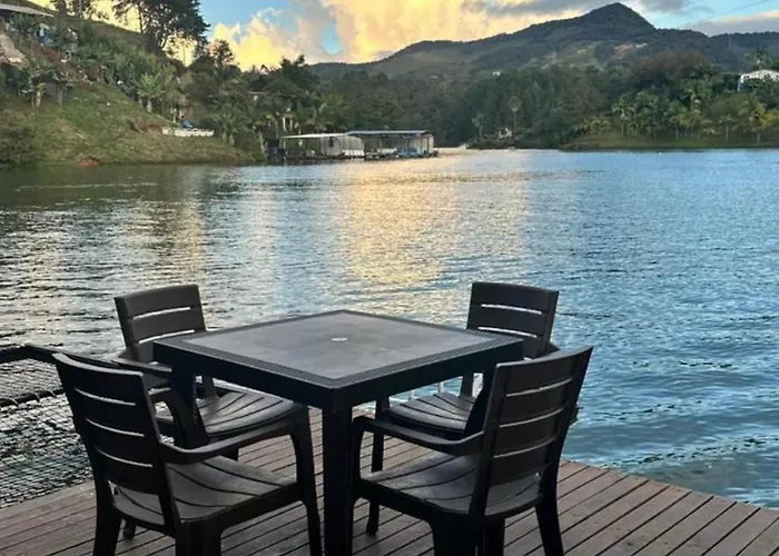 Cabana Flotante Con Jacuzzi Guatapé