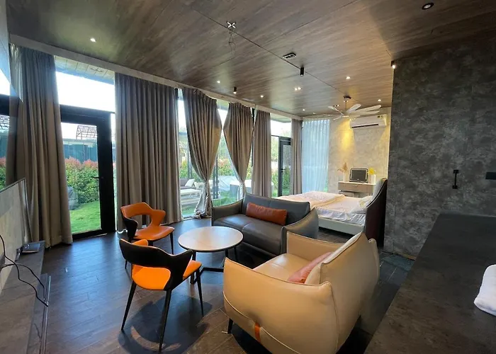 Medlin 8 - Serene Getaway With Outdoor Jacuzzi In Hyderabad By Homeyhuts