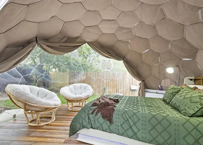 Villa Luxe Family Escape With Games And Hot Tub And Yard San Antonio