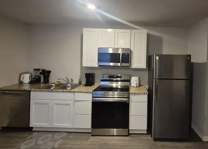 Spacious 3Br And 2Ba Home With Private Yard In Houston