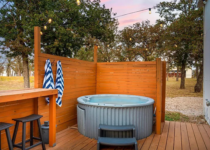 Villa Cactus Coterie - Hot Tub & Fire Pit Fredericksburg