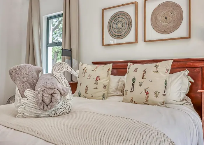 Elegant Bryanston Home-Hot Tub And Garden Retreat Johannesburg