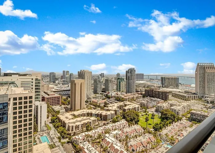 Panoramic Bay And City Views - 2Br, Pool, Gym, Parking San Diego