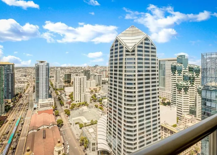 Panoramic Bay And City Views - 2Br, Pool, Gym, Parking San Diego