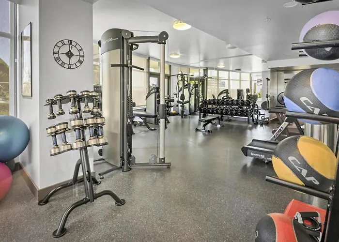 Panoramic Bay And City Views - 2Br, Pool, Gym, Parking San Diego