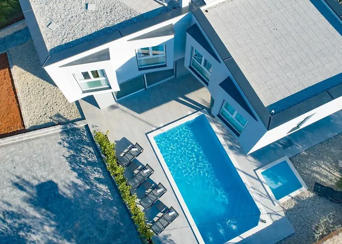 Luxury Villa Lanterna Heated Pool Jacuzzi Malinska