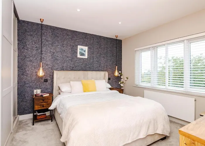 Spacious Hove Home With Free Parking, Hot Tub, 2 Baths And Large Garden By Bluehouse Shortlets Hove