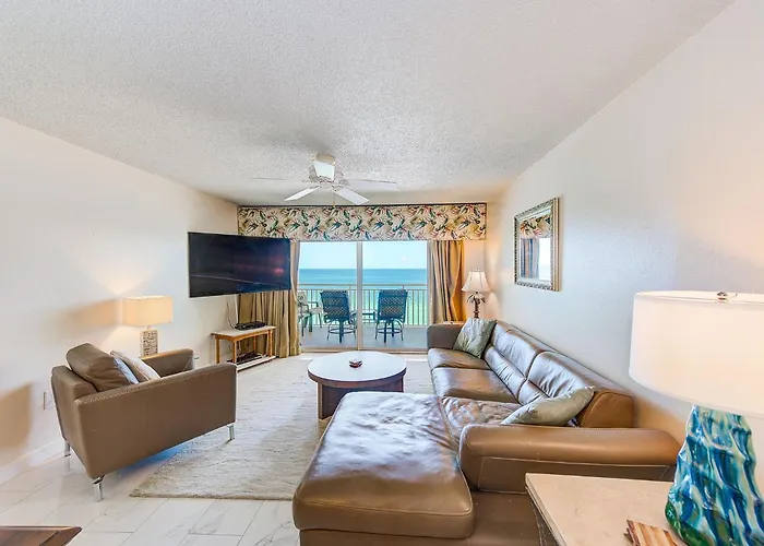 Penthouse View Beachfront Sleeps 10: 604 St. Pete Beach