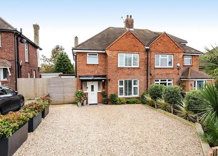 Spacious Hove Home With Free Parking, Hot Tub, 2 Baths And Large Garden By Bluehouse Shortlets Hove