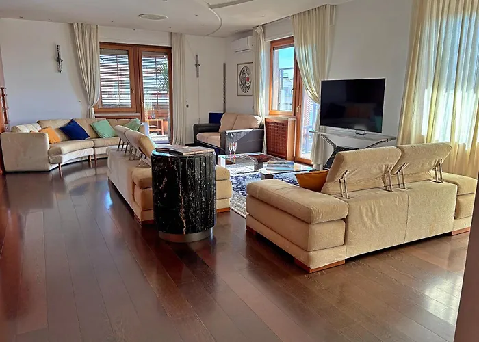 Luxury And Wellness Penthouse With Jacuzzi & Sauna Rom