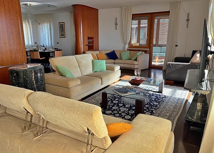 Luxury And Wellness Penthouse With Jacuzzi & Sauna Rom