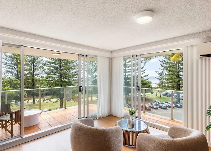 The Burleigh Breeze Beach Front Apartment Gold Coast