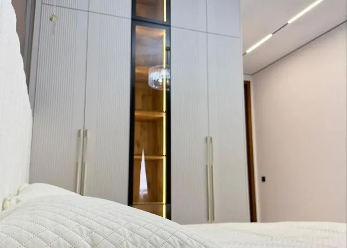 Modern, Freshly Renovated In The Very Center Of The City Almaty