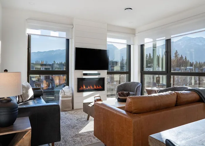 The Ridge - 3 Bedroom Condo - Roof Top Hot Tub Revelstoke