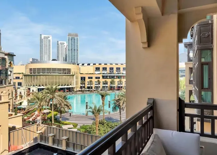 Skyline Retreats Holiday Homes I Souk 1 & 2 Bedroom Apartments I Burj Khalifa Views I Private Terrace I Gym, Pool, Parking & Wi-Fi Dubai