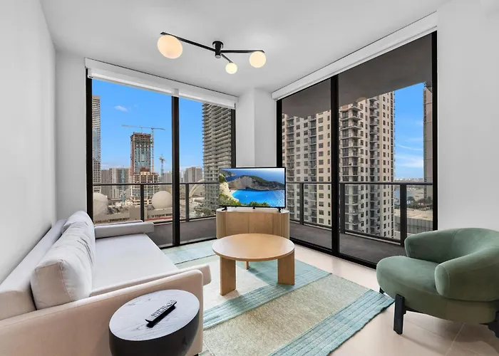 Chic Downtown Miami 2Br City Views Rooftop Pool