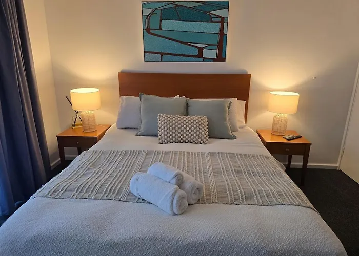 Waterside Studio Apartment- Mandurah - With Jetty