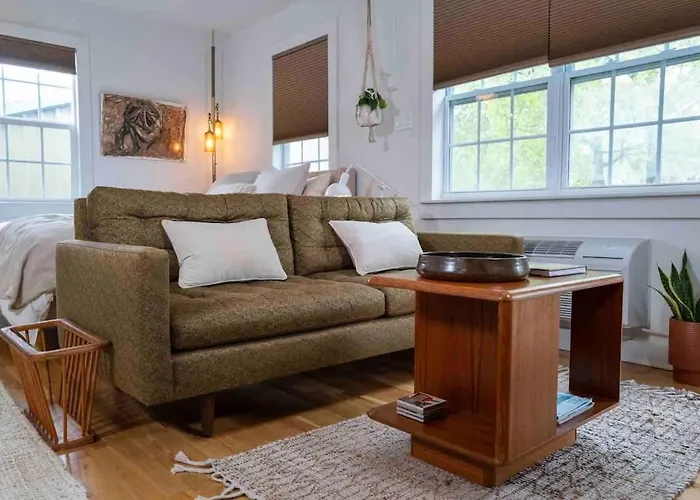 Boho Chic Studio With Pool & Hot Tub At The Ponderosa Houston
