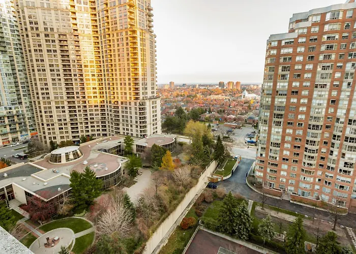 High-Rise Skyline Suite Sleeps 5 Steps To Sq1 Mississauga