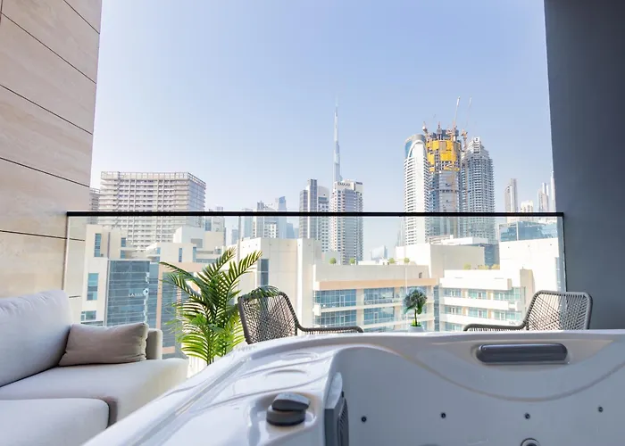 Luxury Studio - Private Jacuzzi & Burj Khalifa View Dubai