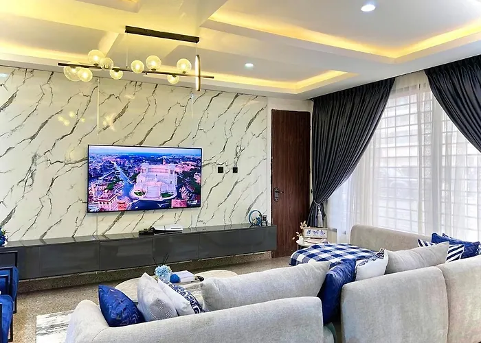 Spacious 3 Bedroom In Lekki With Wifi And 24 X 7 Power