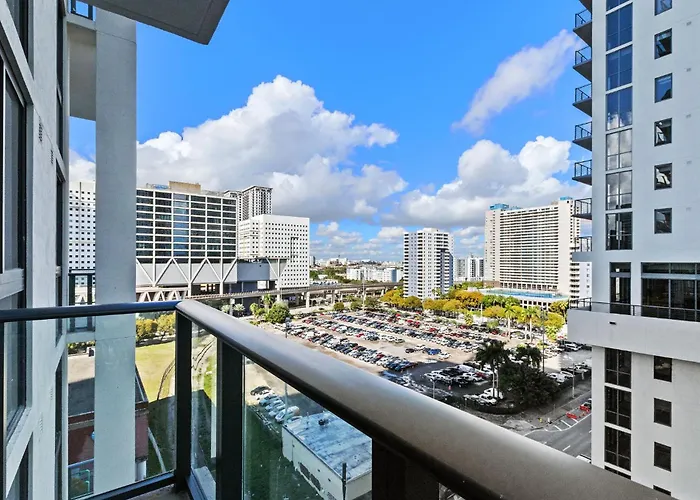 Stylish Apt With Rooftop Pool In Downtown Miami