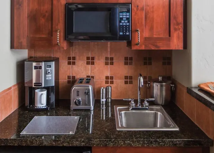 Sedona Resort Studio - Pool & Mountain Views