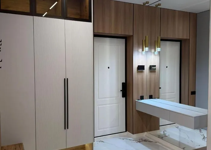 Modern, Freshly Renovated In The Very Center Of The City Almaty