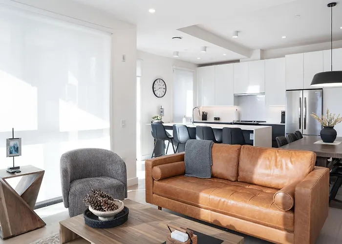The Ridge - 3 Bedroom Condo - Roof Top Hot Tub Revelstoke