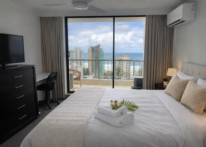 Stunning Sea-View Apartment, Prime Location Gold Coast