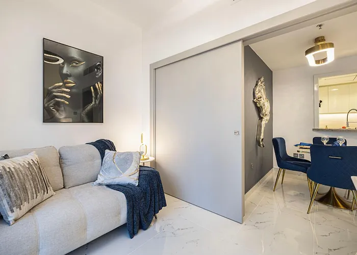 Spacious 1Br & Study Burj Khalifa View, Downtown Dubai