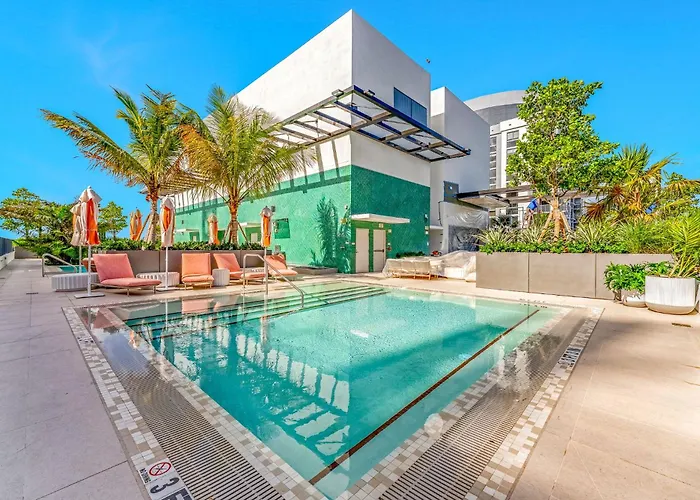 Chic Downtown Miami 2Br City Views Rooftop Pool