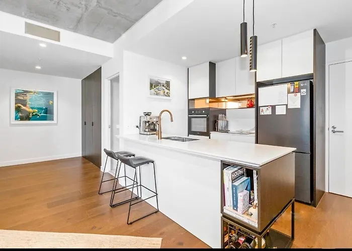 Stylish 2 Bedroom Cremorne Apartment With City Views Melbourne City