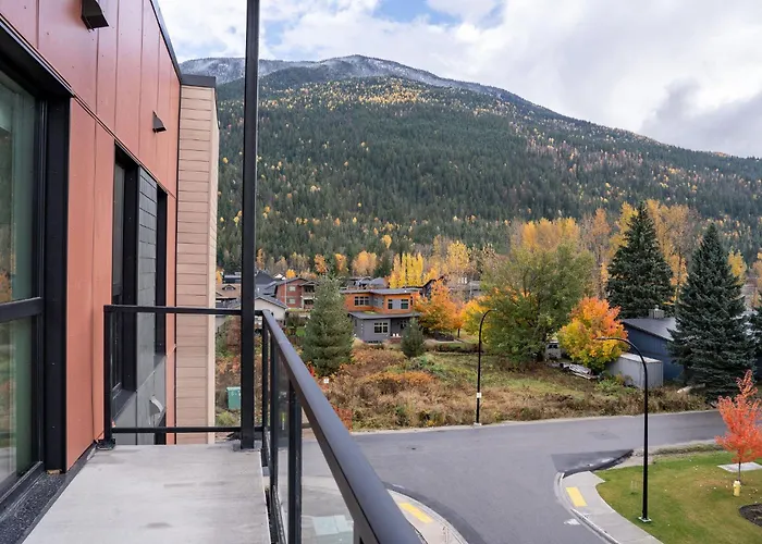 The Ridge - 3 Bedroom Condo - Roof Top Hot Tub Revelstoke