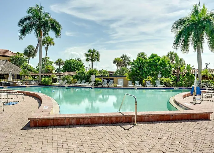 Poolside Paradise With Dock In Everglades! North North Naples