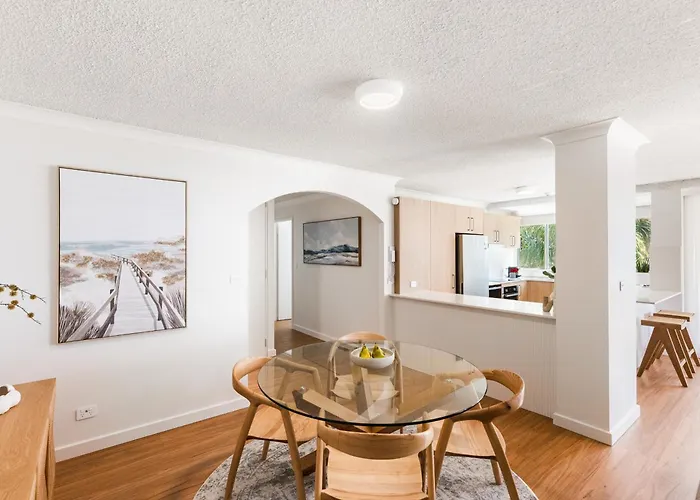 The Burleigh Breeze Beach Front Apartment Gold Coast