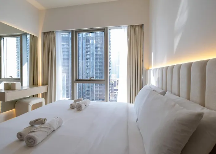Brand New 1Br - Burj View - Infinity Pool - Dubai Mall