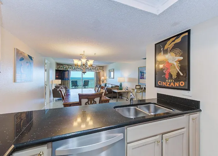 Penthouse View Beachfront Sleeps 10: 604 St. Pete Beach