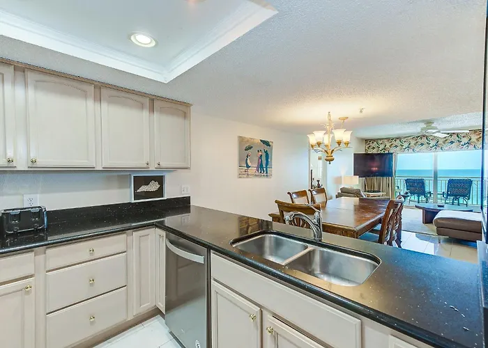 Penthouse View Beachfront Sleeps 10: 604 St. Pete Beach