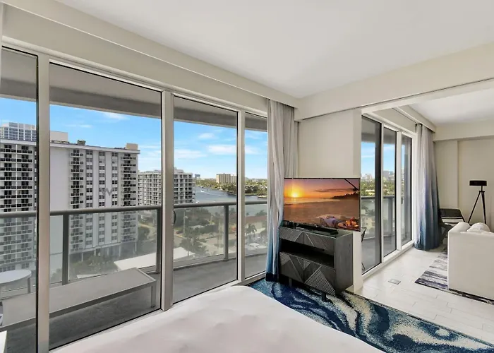 Luxe Bayview Condo W Sauna, Hot Tub & Beach Access Fort Lauderdale
