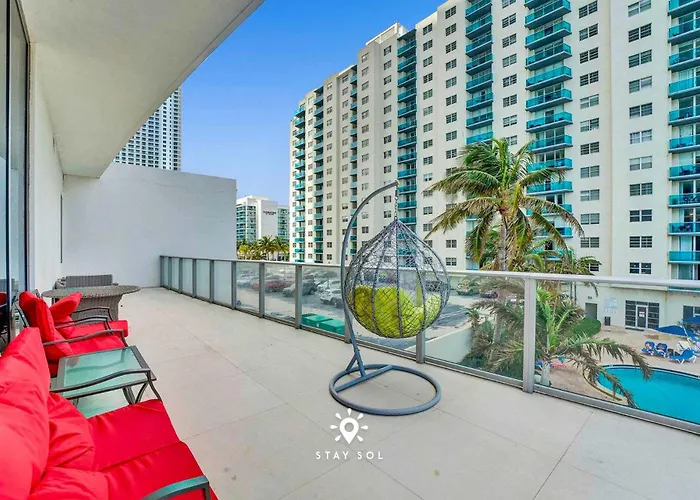 Beautiful Balcony 2Br Resort Hollywood