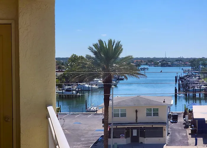 Beachfront Great Views Heated Pool King Bed Balcony - 301 St. Pete Beach
