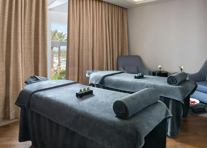 3 Bedroom Suite Building-Wide Balcony Fudschaira