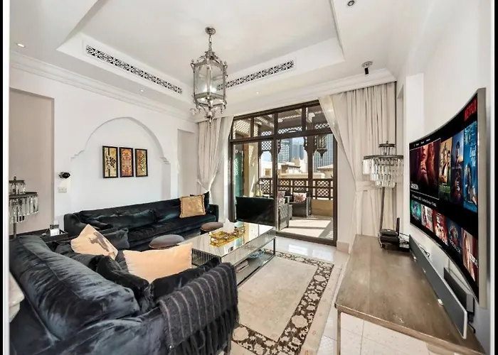 Skyline Retreats Holiday Homes I Souk 1 & 2 Bedroom Apartments I Burj Khalifa Views I Private Terrace I Gym, Pool, Parking & Wi-Fi Dubai