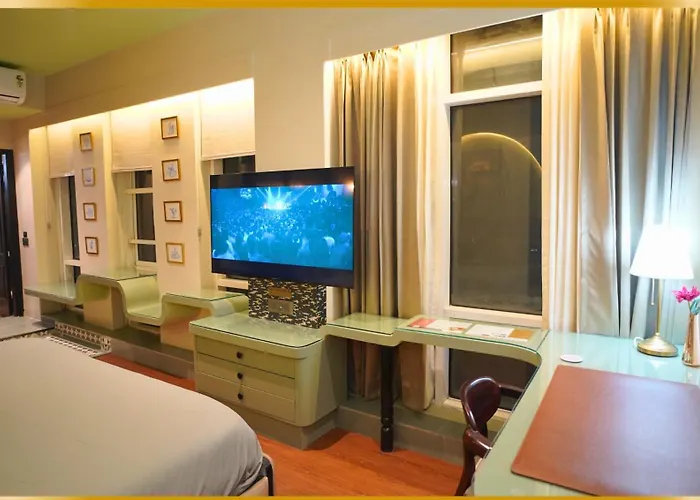 The Mayfair Suites By Aurache Greater Noida